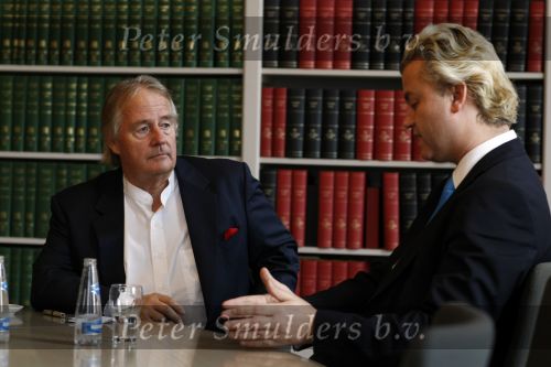 Den Haag 19 november 2009
Karel Hille intervieuwt Geert Wilders op het binnenhof.
Peter Smulders bv