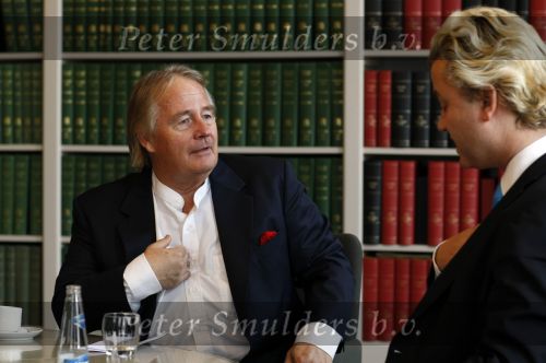 Den Haag 19 november 2009
Karel Hille intervieuwt Geert Wilders op het binnenhof.
Peter Smulders bv