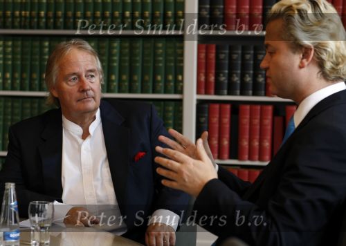 Den Haag 19 november 2009
Karel Hille intervieuwt Geert Wilders op het binnenhof.
Peter Smulders bv
