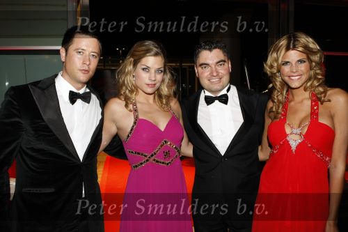 Amsterdam 21 november 2009
Gala van JFK waar de nederlander van het jaar gekozen wordt in de passenger terminal. Eddy v Heel met vriendin Kim Kotter en kennisen
Peter Smulders bv
