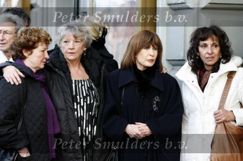 Amsterdam 8 december 2009
Begrafenis Ramses Shaffy op zorgvlied. Ramses vertrok met koets vanaf Carre. Daar waren Liesbeth List met man en dochter en Kitty Courbois
Peter Smulders bv