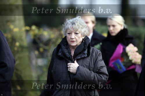 Amsterdam 8 december 2009
Begrafenis Ramses Shaffy op zorgvlied. Ramses vertrok met koets vanaf Carre. Daar waren Liesbeth List met man en dochter en Kitty Courbois
Peter Smulders bv