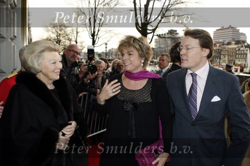 Amsterdam 6 december 2009
Premiere prins Claus in Carre. Koningin Beatrix Prins Constantijn en Prinses Laurentien zijn daarbij aanwezig.
Peter Smulders bv