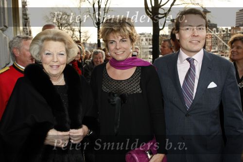 Amsterdam 6 december 2009
Premiere prins Claus in Carre. Koningin Beatrix Prins Constantijn en Prinses Laurentien zijn daarbij aanwezig.
Peter Smulders bv