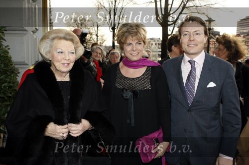 Amsterdam 6 december 2009
Premiere prins Claus in Carre. Koningin Beatrix Prins Constantijn en Prinses Laurentien zijn daarbij aanwezig.
Peter Smulders bv