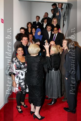 Leiden 13 november 2009
Koningin Beatrix bezoekt de premiere van afscheidsmonologen in de schouwburg van Leiden. met oa Noraly Beyer en Leopold Witte
Peter Smulders bv