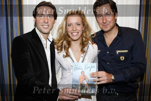 Amsterdam Schiphol 23 november 2009
Presentatie boek Hans Kazan in het Hilton hotel. steven Renzo Oscar en Lara Kazan
Peter Smulders bv