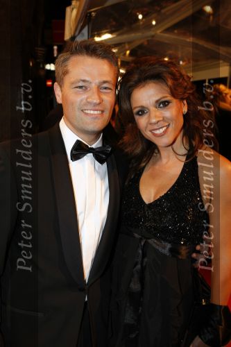 Amsterdam 16 november 2009
Premiere komt een vrouw bij de dochter in Tuschinski. Leontien v Moorsel Zijlaard met man Michael
Peter Smulders bv