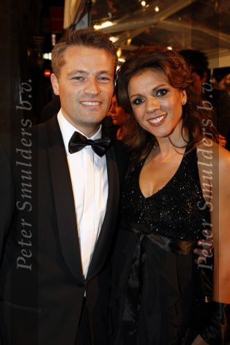Amsterdam 16 november 2009
Premiere komt een vrouw bij de dochter in Tuschinski. Leontien v Moorsel Zijlaard met man Michael
Peter Smulders bv