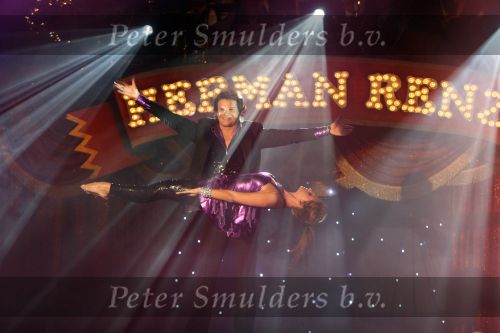 Helmond, 11 November 2009
Kestrscircus Renz met diverse BN-ers in aktie
Leontine Borsato samen met Leco v Zadelhoff
Foto Peter Smulders