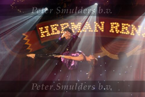 Helmond, 11 November 2009
Kestrscircus Renz met diverse BN-ers in aktie
Leontine Borsato samen met Leco v Zadelhoff
Foto Peter Smulders