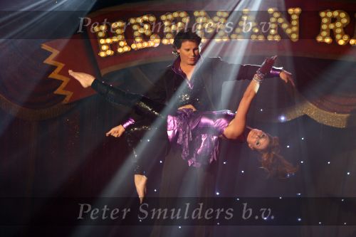 Helmond, 11 November 2009
Kestrscircus Renz met diverse BN-ers in aktie
Leontine Borsato samen met Leco v Zadelhoff
Foto Peter Smulders