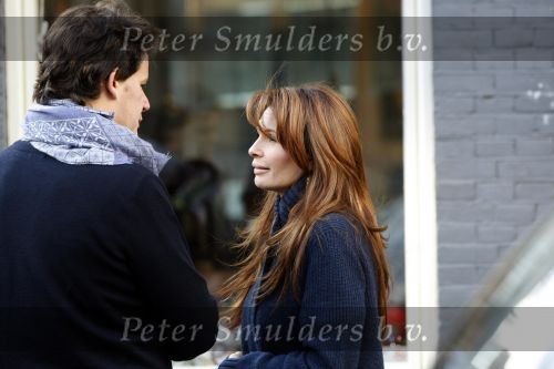 Amsterdam 11 december 2009
Leontine Borsato aan het winkelen en kletsend op straat met Leco v Zadelhoff.
Peter Smulders bv