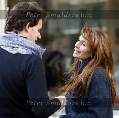 Amsterdam 11 december 2009
Leontine Borsato aan het winkelen en kletsend op straat met Leco v Zadelhoff.
Peter Smulders bv