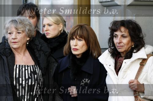Amsterdam 8 december 2009
Begrafenis Ramses Shaffy op zorgvlied. Ramses vertrok met koets vanaf Carre. Daar waren Liesbeth List met man en dochter en Kitty Courbois
Peter Smulders bv