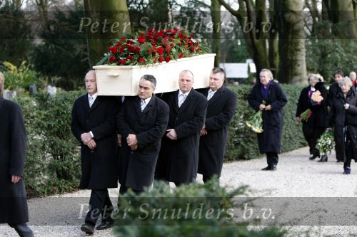 Amsterdam 8 december 2009
Begrafenis Ramses Shaffy op zorgvlied. Ramses vertrok met koets vanaf Carre. Daar waren Liesbeth List met man en dochter en Kitty Courbois
Peter Smulders bv