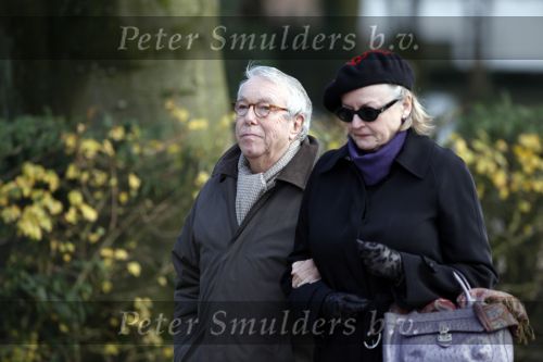 Amsterdam 8 december 2009
Begrafenis Ramses Shaffy op zorgvlied. Ramses vertrok met koets vanaf Carre. Daar waren Liesbeth List met man en dochter en Kitty Courbois. Louis v Dijk met vrouw
Peter Smulders bv