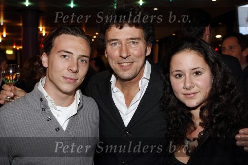 Gouda 7 december 2009
Premiere de gelukkige huisvrouw in het theater van Gouda.
Marc Klein Essink met zijn kinderen
Peter Smulders bv
