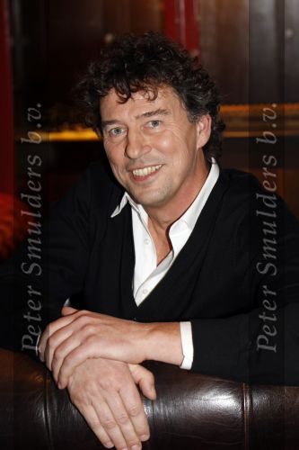 Hilversum 19 november 2009
Presentatie de gelukkige huisvrouw in het gooiland theater.
acteurs zij Isa Hoes Marc Klein Essink Ruben Lursen Anne Lamsvelt en Marie Louise Stheins.
Peter Smulders bv