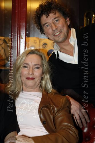 Hilversum 19 november 2009
Presentatie de gelukkige huisvrouw in het gooiland theater.
acteurs zij Isa Hoes Marc Klein Essink Ruben Lursen Anne Lamsvelt en Marie Louise Stheins.
Peter Smulders bv