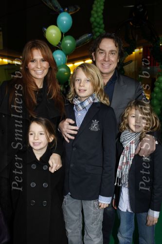 Amsterdam 28 november 2009
Premiere Arthur in pathe Arena. Marco en Leontine Borsato met hun kinderen Luca Senna en Jada
Peter Smulders bv