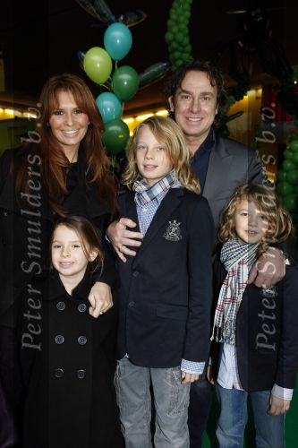 Amsterdam 28 november 2009
Premiere Arthur in pathe Arena. Marco en Leontine Borsato met hun kinderen Luca Senna en Jada
Peter Smulders bv