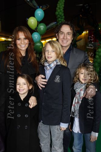 Amsterdam 28 november 2009
Premiere Arthur in pathe Arena. Marco en Leontine Borsato met hun kinderen Luca Senna en Jada
Peter Smulders bv