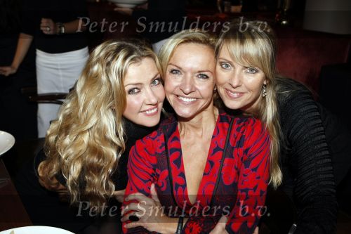Laren 23 november 2009
Presentatie creme van Nannic. Mariska v Kolck met Brigitte Nijman en Joke de Kruif
Peter Smulders bv