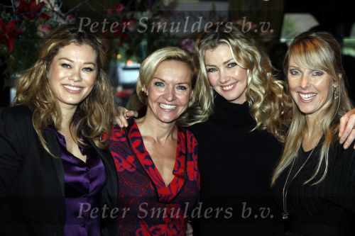 Laren 23 november 2009
Presentatie creme van Nannic. Mariska v Kolck met Antje Monteiro Joke de Kruif en Brigitte Nijman
Peter Smulders bv