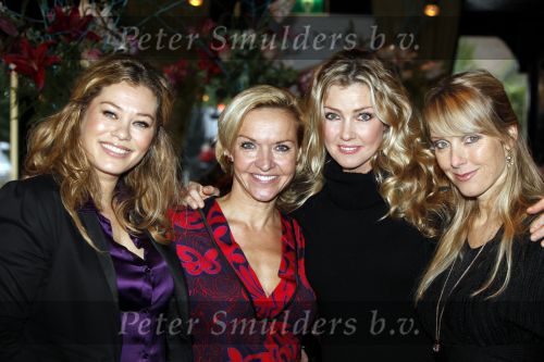 Laren 23 november 2009
Presentatie creme van Nannic. Mariska v Kolck met Antje Monteiro Joke de Kruif en Brigitte Nijman
Peter Smulders bv