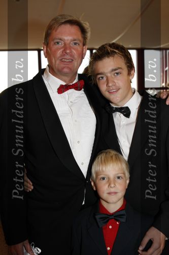 Hoorn 15 november 2009
Premiere Chicago in de schouwburg van Hoorn. Man Mariska v Kolck Knut met zoons
Peter Smulders bv
