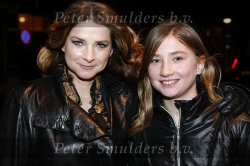 Gouda 7 december 2009
Premiere de gelukkige huisvrouw in schouwburg van Gouda. marlies Dekkers met dochter Silver
Peter Smulders bv