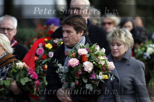 Amsterdam 8 december 2009
Begrafenis Ramses Shaffy op zorgvlied. Ramses vertrok met koets vanaf Carre. Daar waren Liesbeth List met man en dochter en Kitty Courbois. Martijn Krabbe
Peter Smulders bv