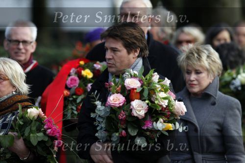 Amsterdam 8 december 2009
Begrafenis Ramses Shaffy op zorgvlied. Ramses vertrok met koets vanaf Carre. Daar waren Liesbeth List met man en dochter en Kitty Courbois. Martijn Krabbe
Peter Smulders bv
