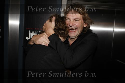 Amsterdam 21 november 2009
Gala van JFK waar de nederlander van het jaar gekozen wordt in de passenger terminal. Matthijs v Nieuwkerk met zoon
Peter Smulders bv