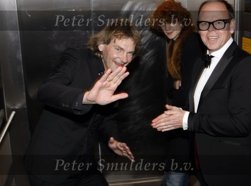 Amsterdam 21 november 2009
Gala van JFK waar de nederlander van het jaar gekozen wordt in de passenger terminal. Matthijs v Nieuwkerk met zoon en willem baars
Peter Smulders bv