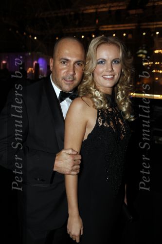 Amsterdam 10 december 2009
VIP avond van de miljonair fair in de RAI. Menthal Theo Nabuurs met vriendin Maaike Jansen
Peter Smulders bv