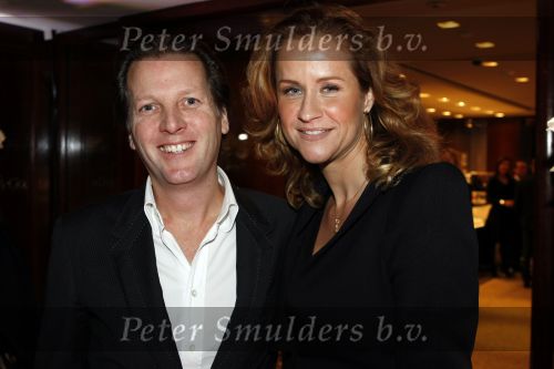 Amsterdam 1 december 2009
Opening Tiffany\'s winkel in de pc hooftstraat. Michiel Mol en Paulien Huizinga
Peter Smulders bv