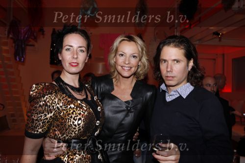 Amsterdam 29 november 2009
Micky Hoogendijk opent expositie in de Supper Club. Micky met Dorien Grotzinger en Ariel Zachor
Peter Smulders bv