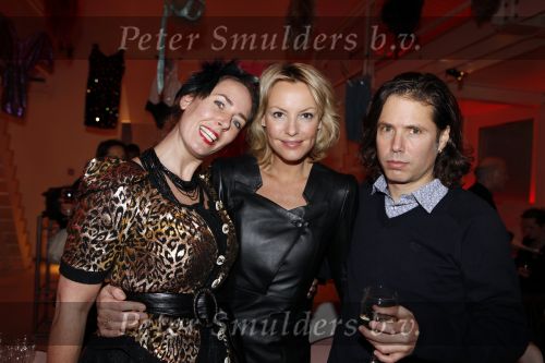 Amsterdam 29 november 2009
Micky Hoogendijk opent expositie in de Supper Club. Micky met Dorien Grotzinger en Ariel Zachor
Peter Smulders bv