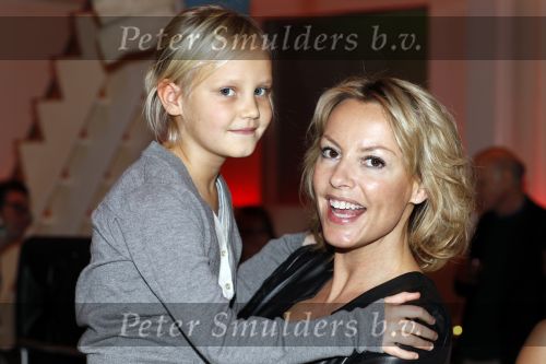 Amsterdam 29 november 2009
Micky Hoogendijk opent expositie in de Supper Club. Micky met nichtje
Peter Smulders bv