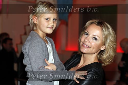 Amsterdam 29 november 2009
Micky Hoogendijk opent expositie in de Supper Club. Micky met nichtje
Peter Smulders bv