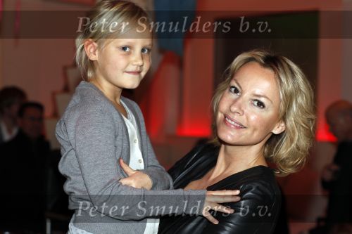 Amsterdam 29 november 2009
Micky Hoogendijk opent expositie in de Supper Club. Micky met nichtje
Peter Smulders bv