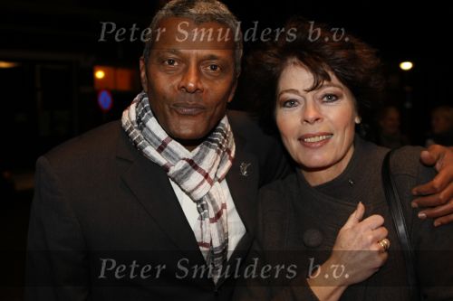 Gouda 7 december 2009
Premiere de gelukkige huisvrouw in schouwburg van Gouda. Mike Ho Sam Sooi met een vriendin
Peter Smulders bv
