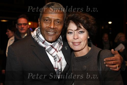 Gouda 7 december 2009
Premiere de gelukkige huisvrouw in schouwburg van Gouda. Mike Ho Sam Sooi met een vriendin
Peter Smulders bv