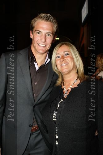 Amsterdam 9 november 2009
LAF Life after Football beurs  in de beurs van Berlage. Monique Olgers met vriend
Peter Smulders bv