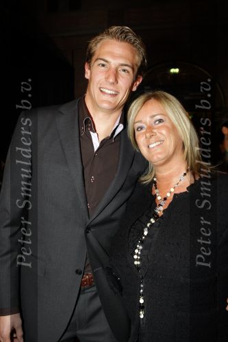 Amsterdam 9 november 2009
LAF Life after Football beurs  in de beurs van Berlage. Monique Olgers met vriend
Peter Smulders bv