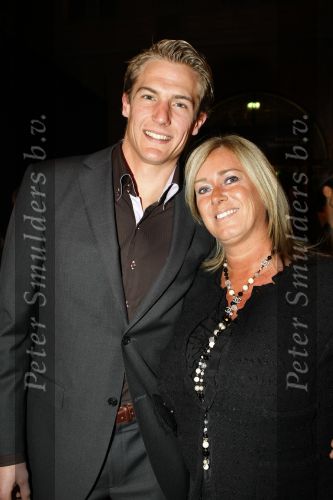 Amsterdam 9 november 2009
LAF Life after Football beurs  in de beurs van Berlage. Monique Olgers met vriend
Peter Smulders bv