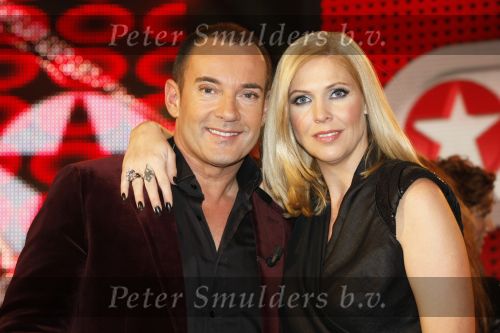 Hilversum 4 december 2009
Opnames live show popstars in studio 22. Nance Coolen met Buddha to Buddha armaband om en Gerard Joling
Peter Smulders bv