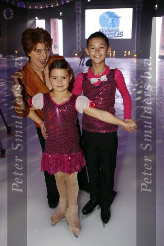 Amsterdam 8 december 2009
Sterren kinderen dansen op het ijs in de rai. Nelleke v d Krogt met kleinzoon Tony
Peter Smulders bv